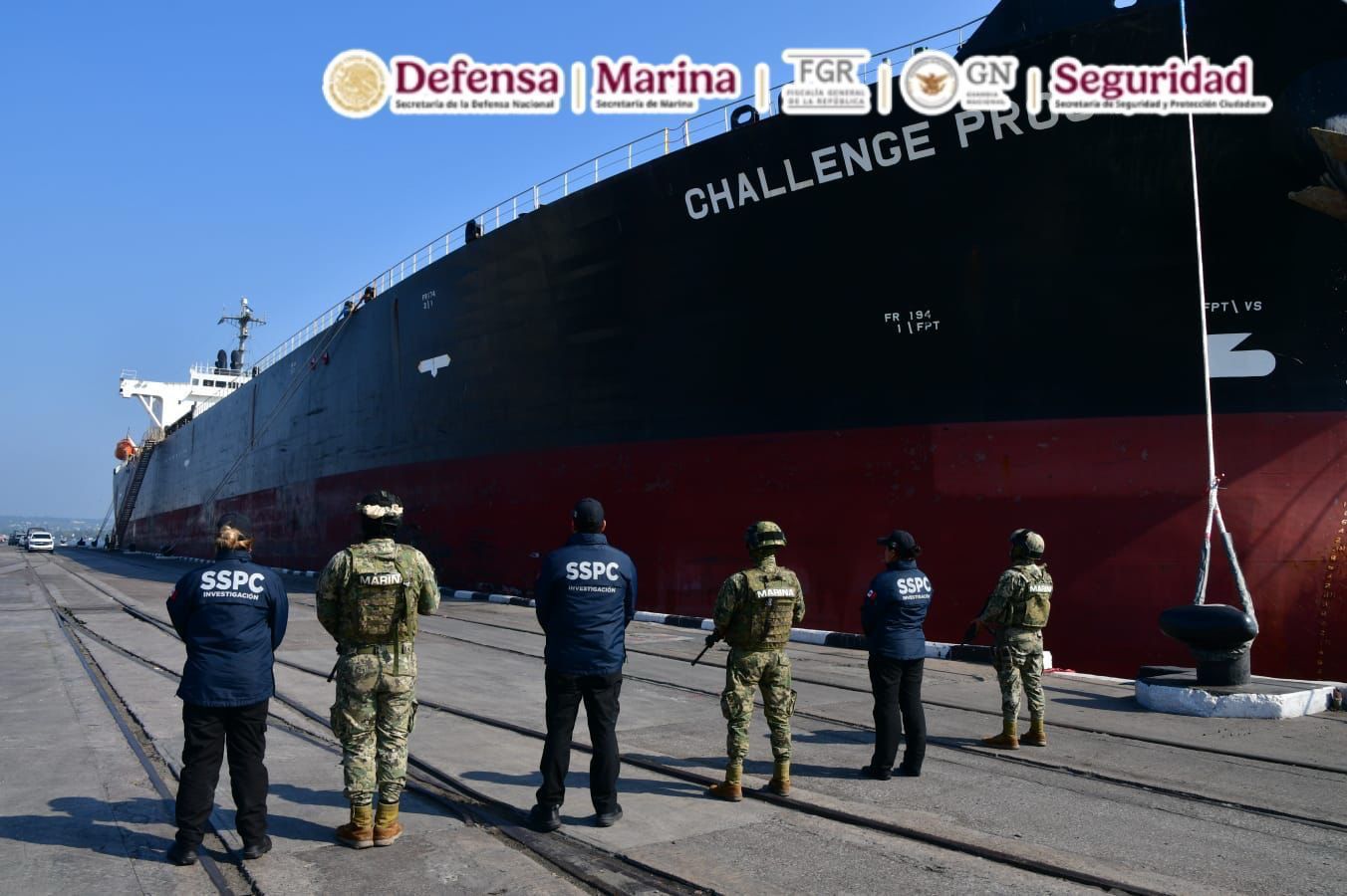 Se llevo a cabo una operación en el puerto de Tampico, Tamaulipas, se aseguraron 10 millones de litros de diésel, diversas armas y vehículos