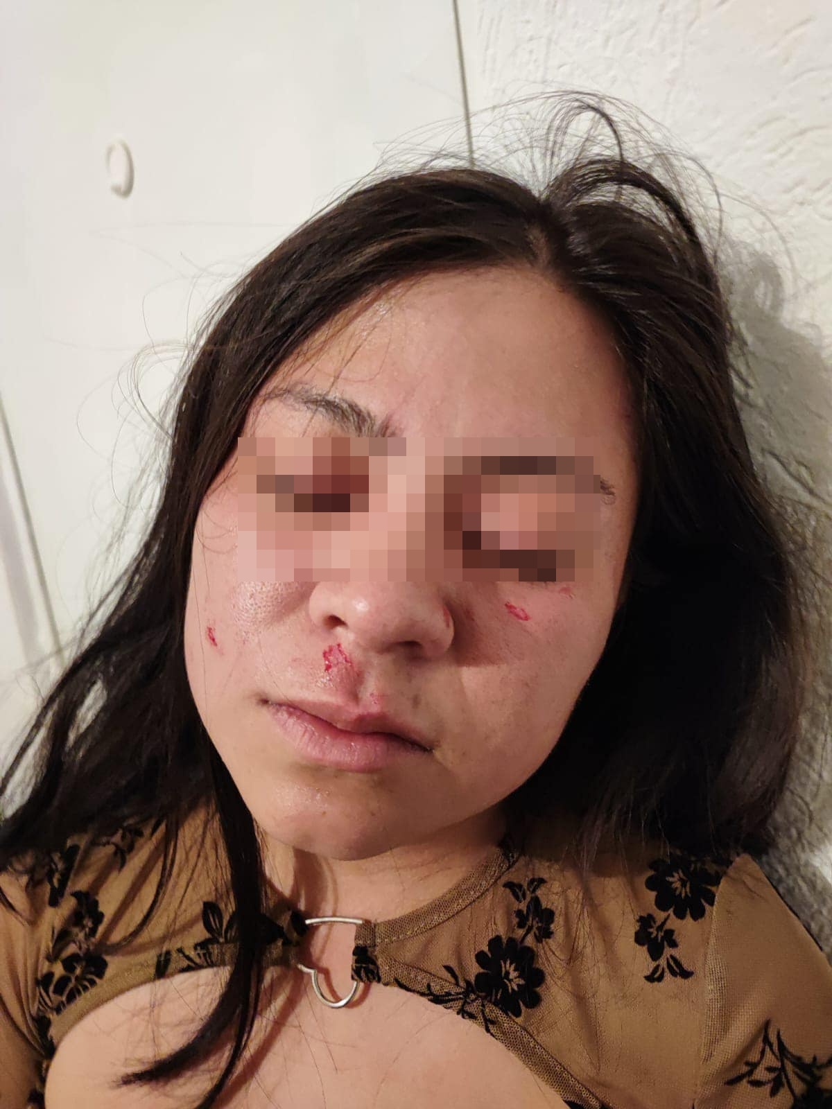 De acuerdo a videos que se difundieron en redes sociales, se vio al uniformado Policía Estatal golpeando a la su expareja en la Calera