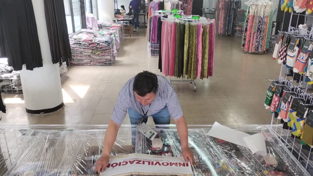 74 mil 295 artículos de Ekei Subastas incumplen con la NOM-004-SE-2021 , es decir, carecen de datos del fabricante y país de origen