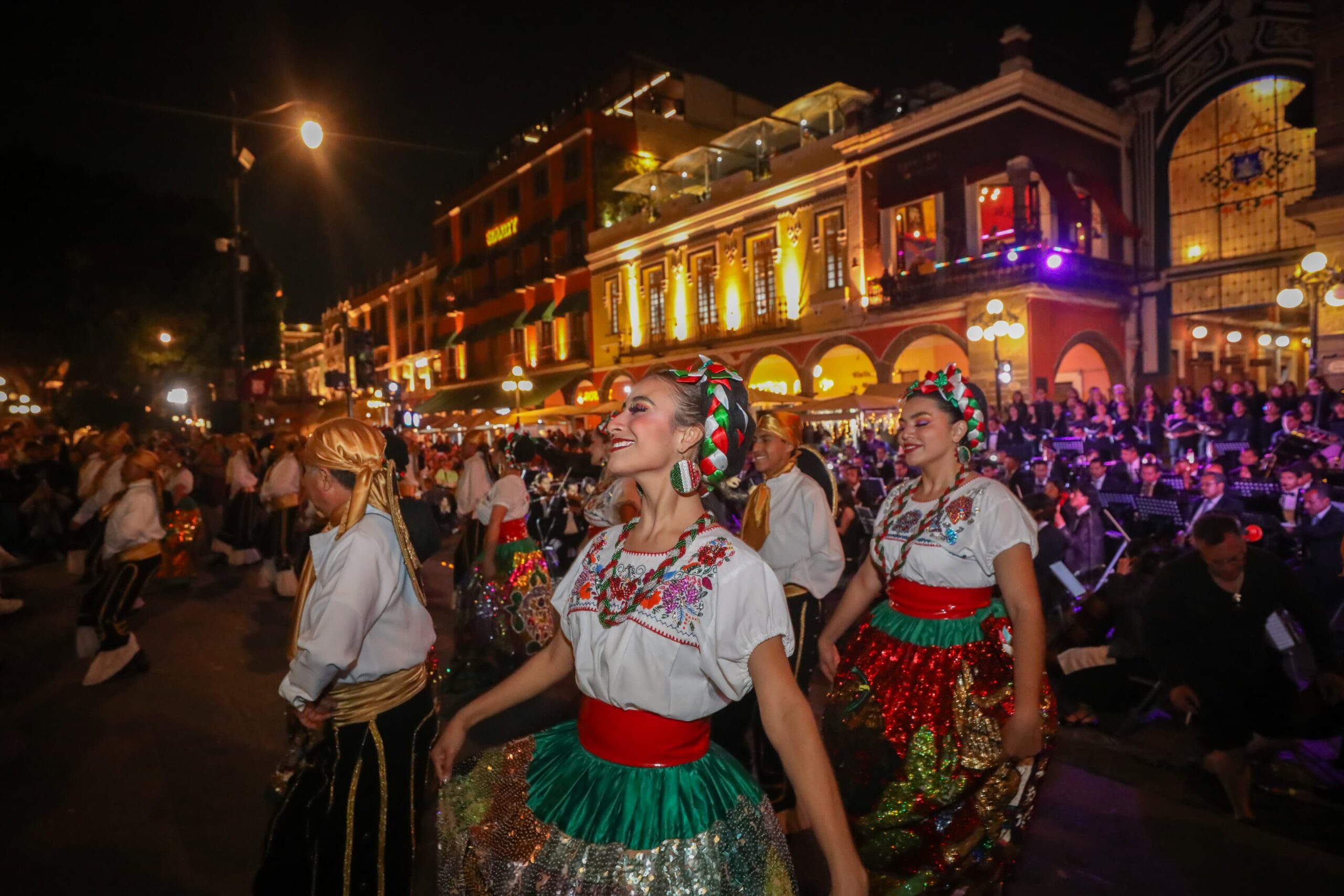 El Macroconcierto Sinfónico reunió a más de 150 músicos en el Zócalo de Puebla, y estuvo presente el alcalde Pepe Chedraui