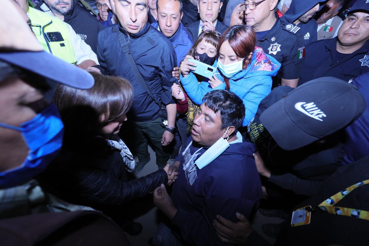 Los vecinos de Altzayanca interceptaron a la gobernadora acusando que hay falta de coordinación y de elementos oficiales