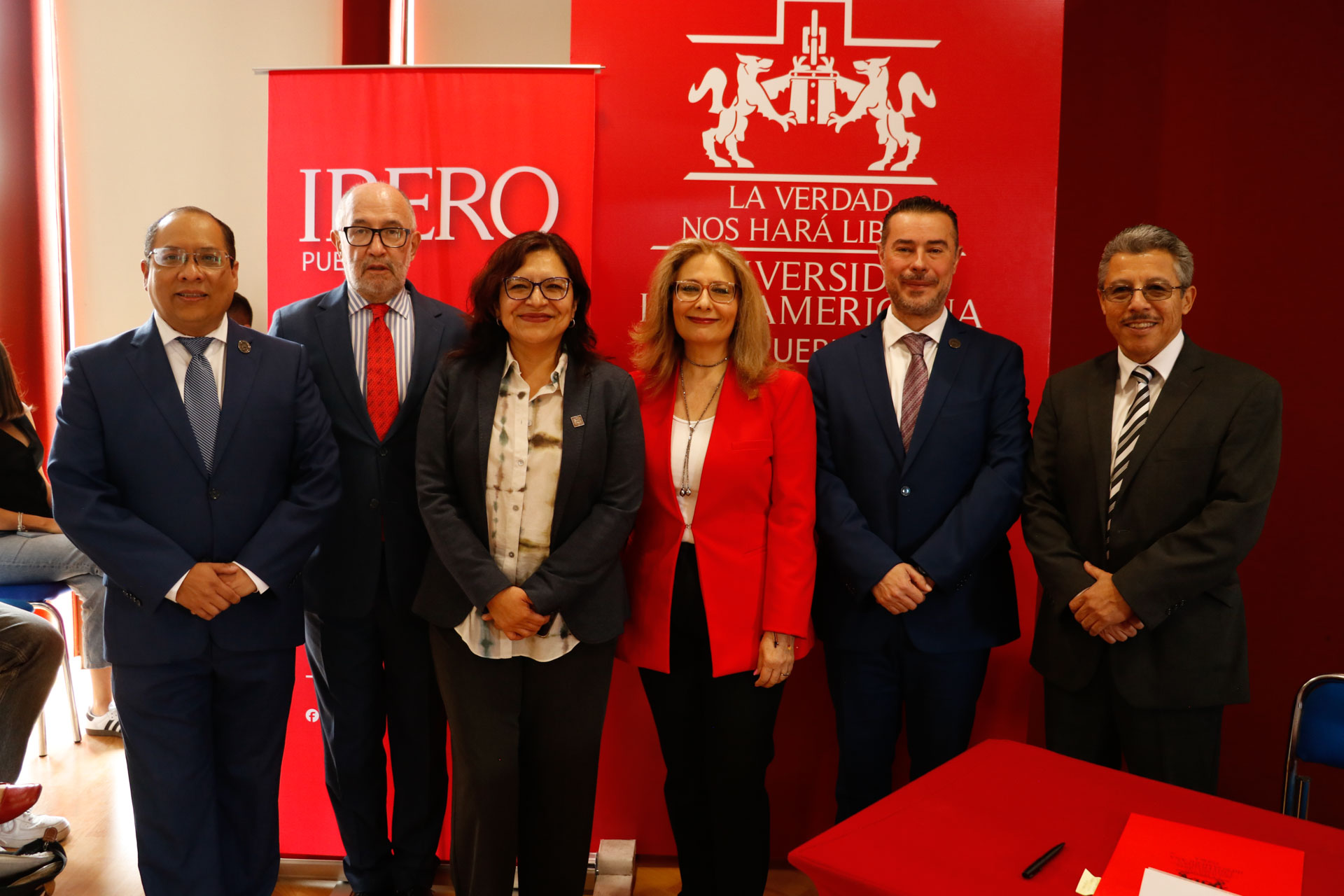 El ministro retirado de la SCJN llegó a la IBERO, para que el gremio de las leyes analizara y profundizara sobre el lawfare (guerra jurídica)