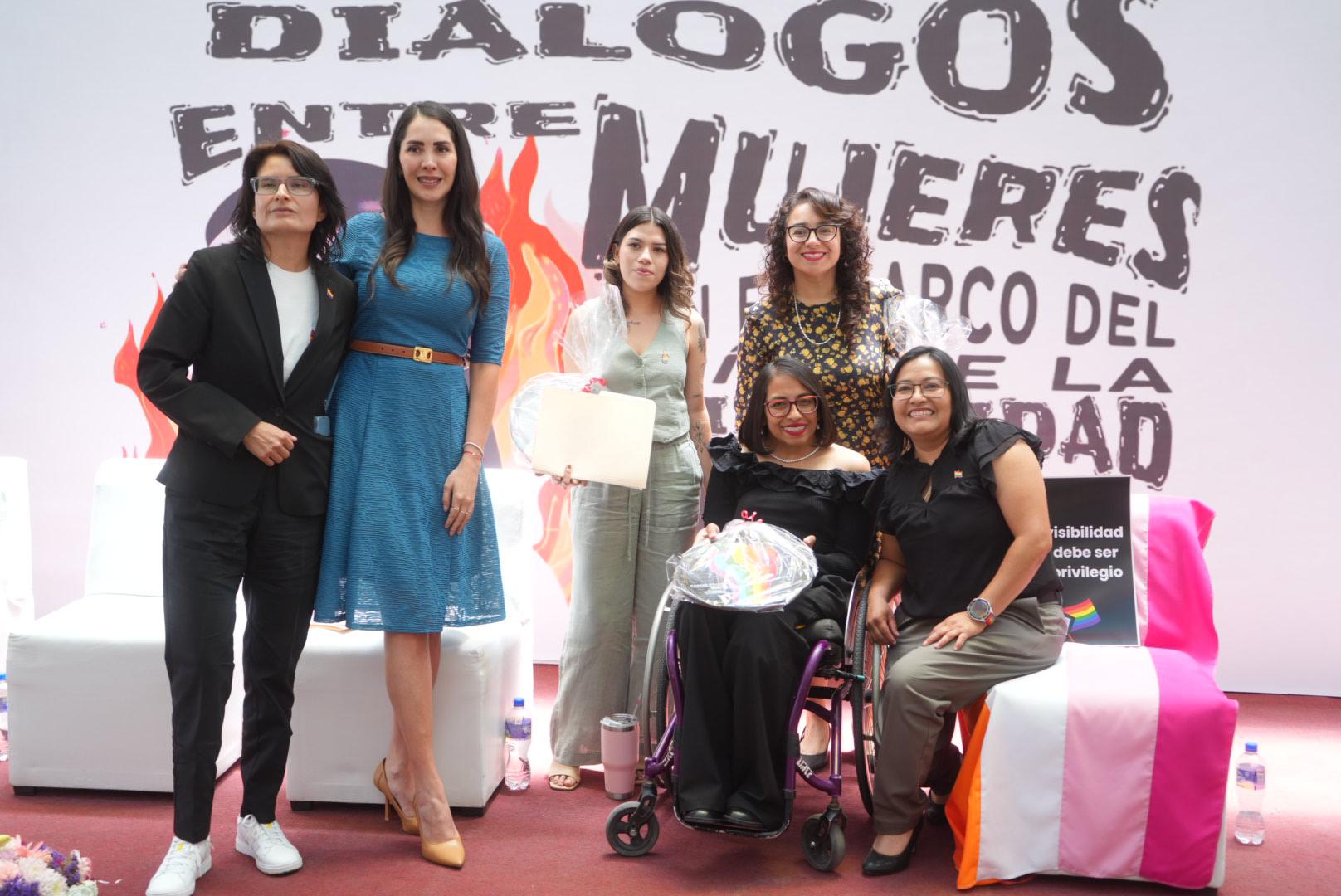 El foro contó con la participación de panelistas destacadas por su activismo, trayectoria profesional y compromiso con la visibilidad lésbica