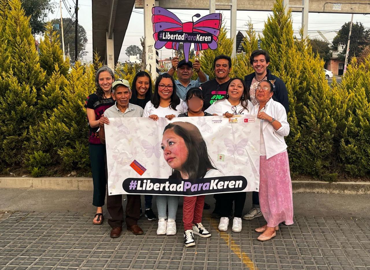 Al salir de la prisión de Apizaco, Keren Ordoñez fue recibida por su hija que tenía un mes de nacida cuando fue detenida en Veracruz en 2015