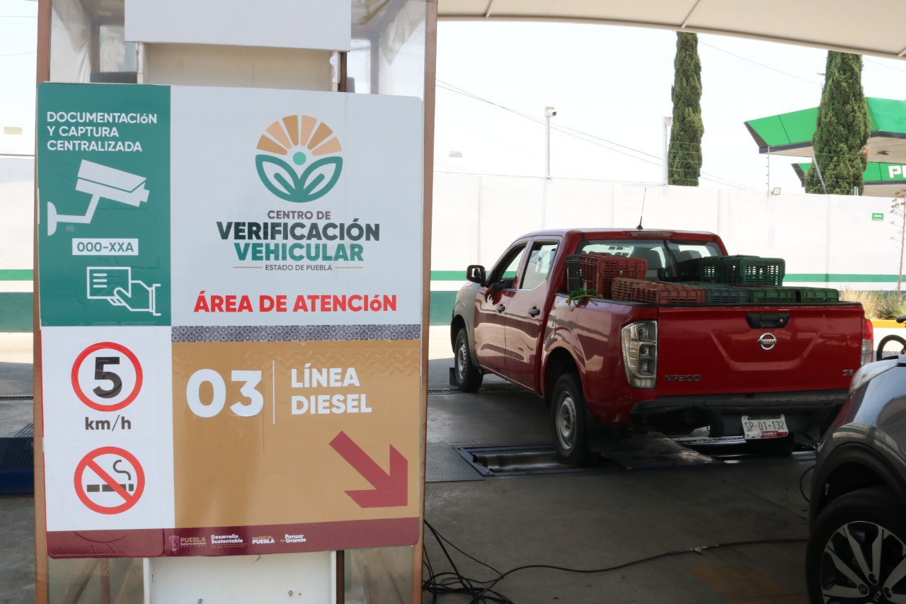 La Secretaría de Medio Ambiente, cerró seis Centros de Verificación Vehicular, luego de inspeccionar 16 de los 33 puntos en la entidad