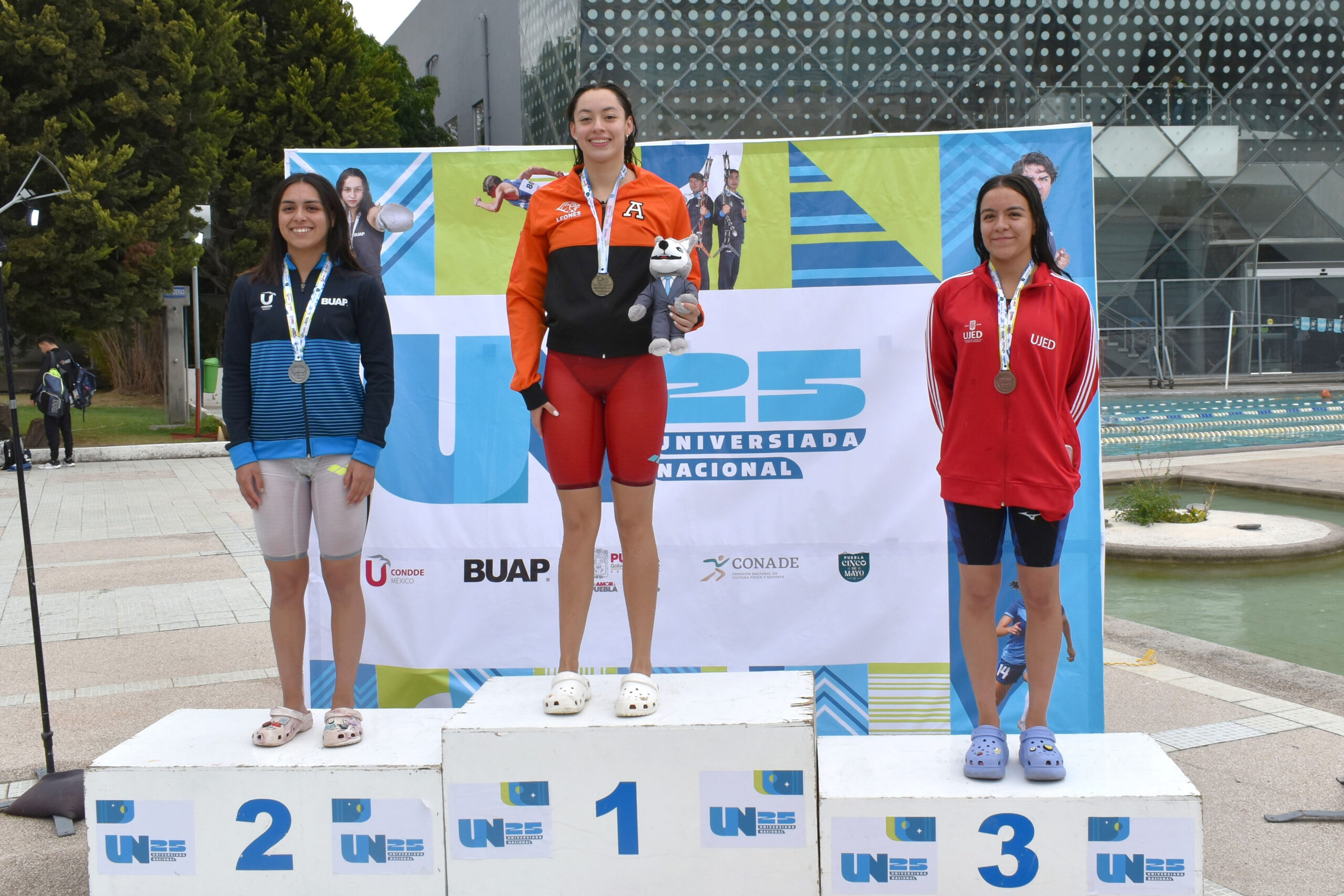 La delegación universitaria Lobos BUAP que participa en la Universiada está conformada por 450 atletas de distintas disciplinas