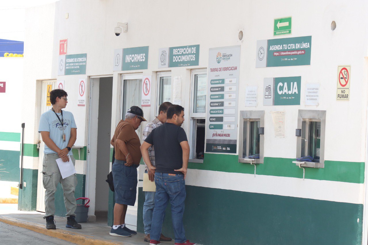 La Secretaría de Medio Ambiente, cerró seis Centros de Verificación Vehicular, luego de inspeccionar 16 de los 33 puntos en la entidad