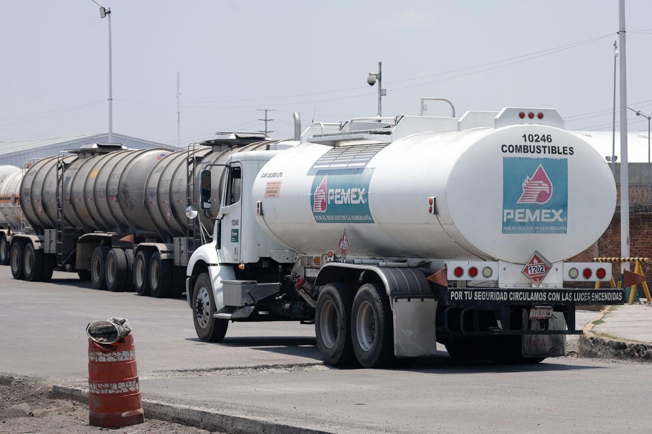 Un recorrido realizado en la central de abasto de Pemex, se pudo constatar la escasa salida de pipas para surtir a las estaciones de servicio de Puebla