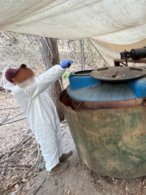 De acuerdo con la agencia norteamericana, estos laboratorios pertenecían al Cártel de Sinaloa. El operativo fue realizado el 10 de mayo