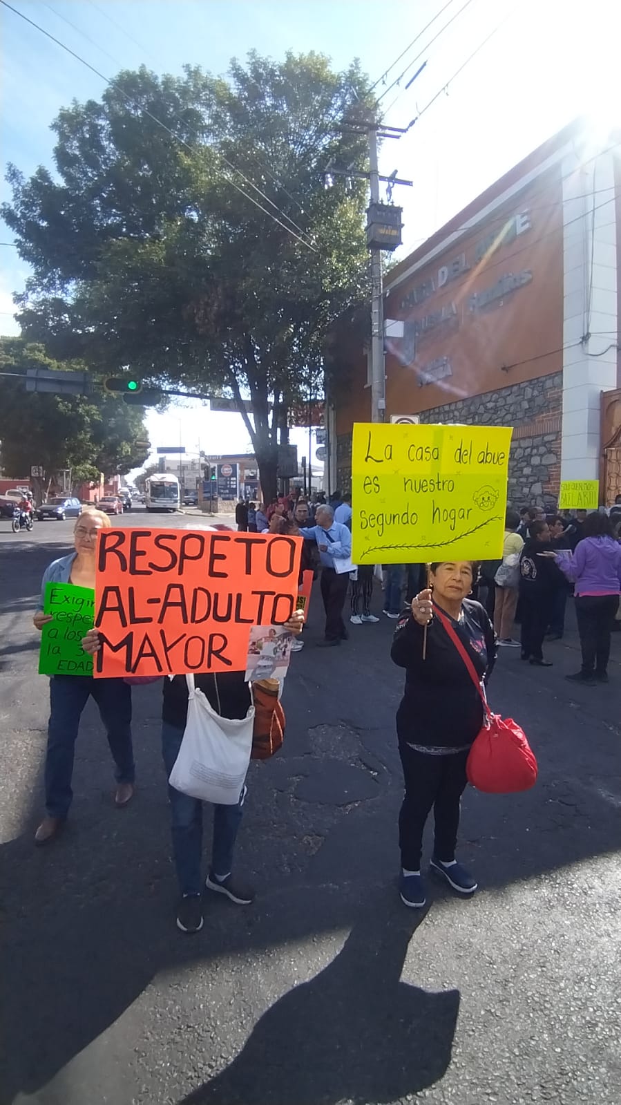 Denunciaron la presunta falta de servicios básicos como agua, malos tratos y la negativa de la coordinadora de la Casa del Abue