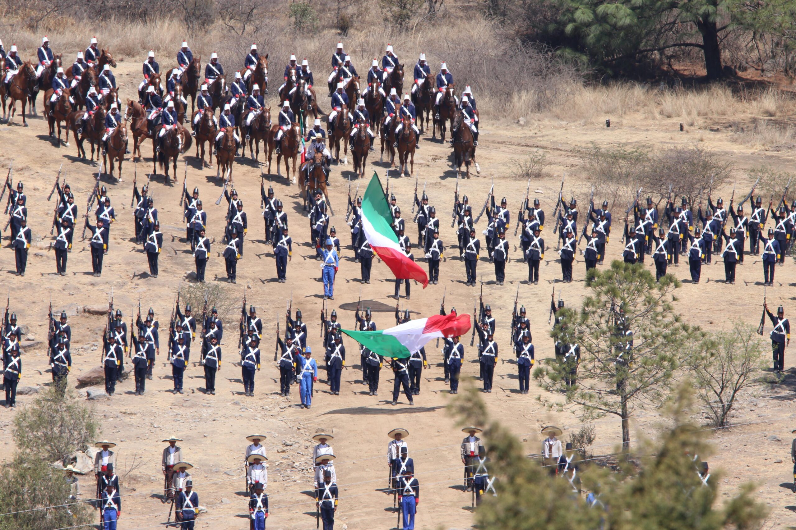 A 163 años dela Batalla de Puebla, más de dos mil soldados participaron en una gran recreación, un acto de profundo simbolismo nacional