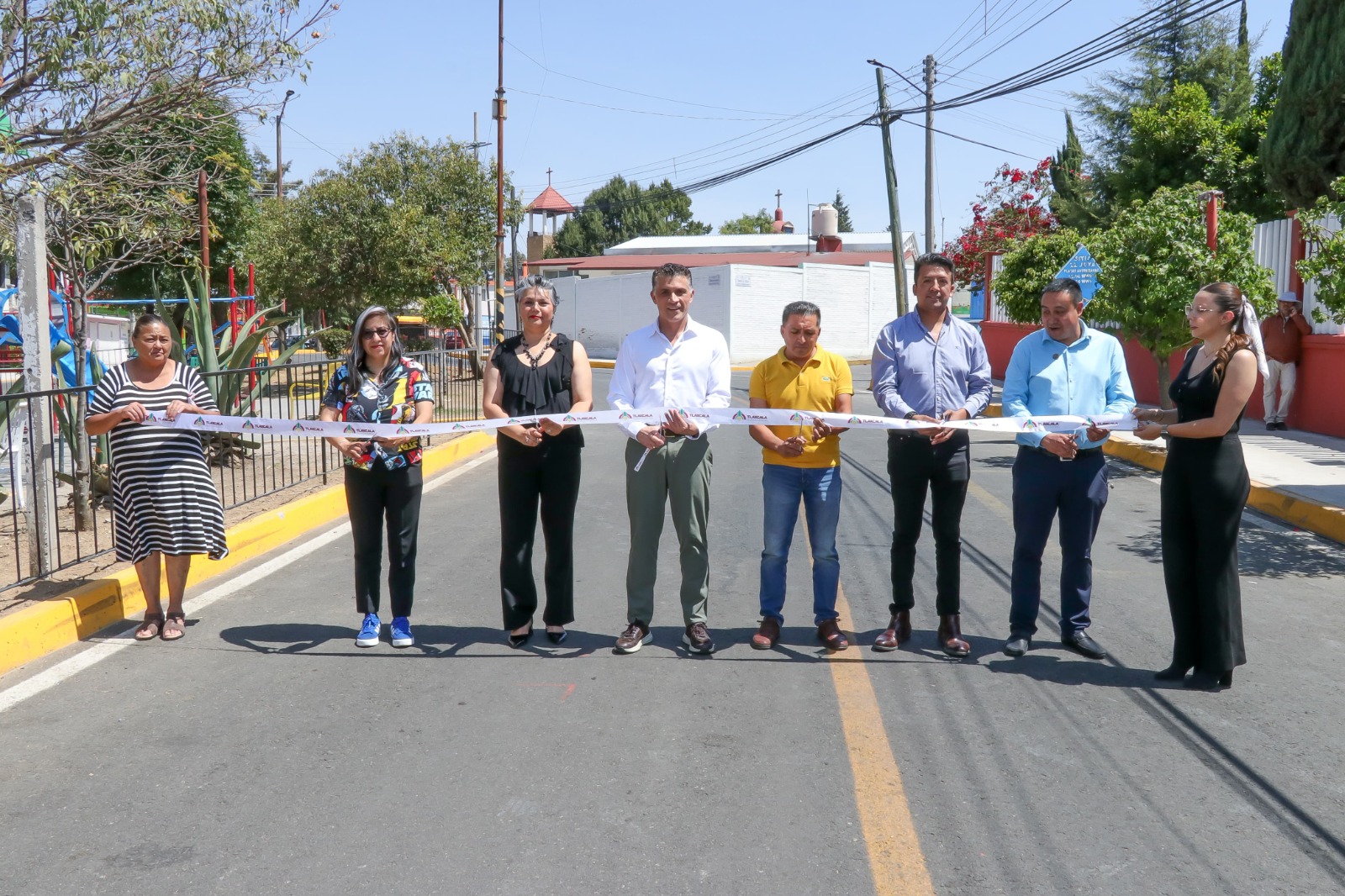Por el programa de mejora a la infraestructura vial, el presidente Sánchez García, entregó la rehabilitación de una calle en la colonia La Joya