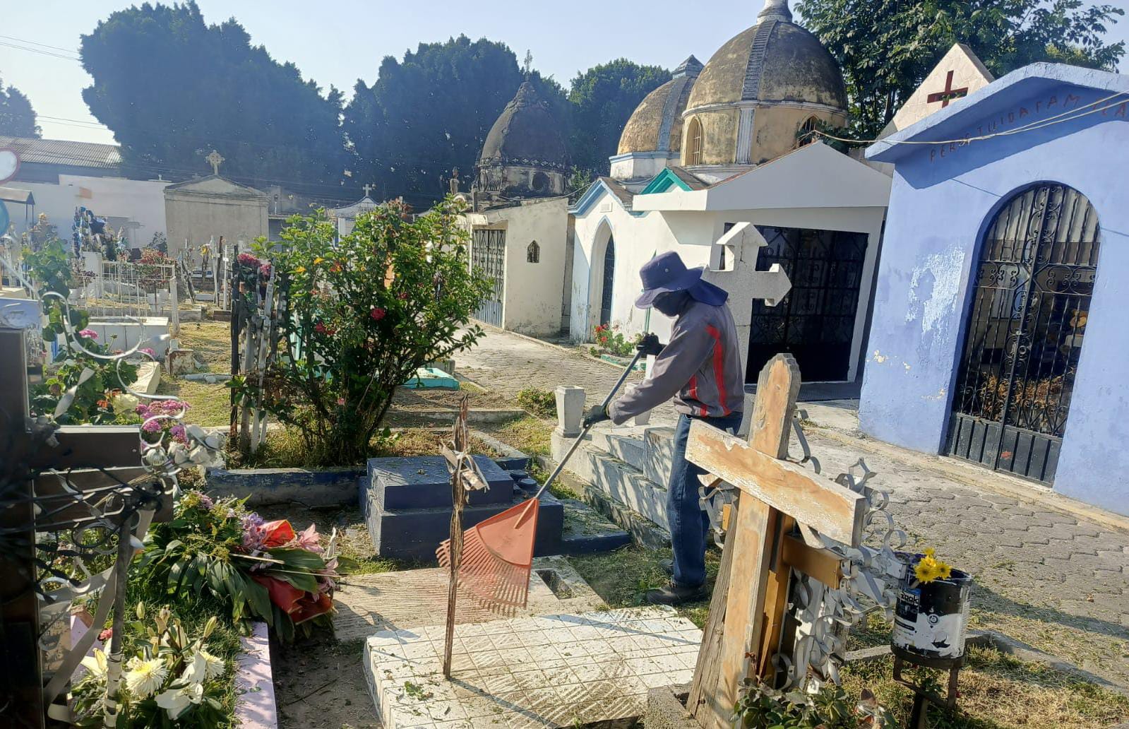 Las labores de mantenimiento forman parte de un operativo especial previo al Día de las Madres pues se registra gran asistencia a panteones