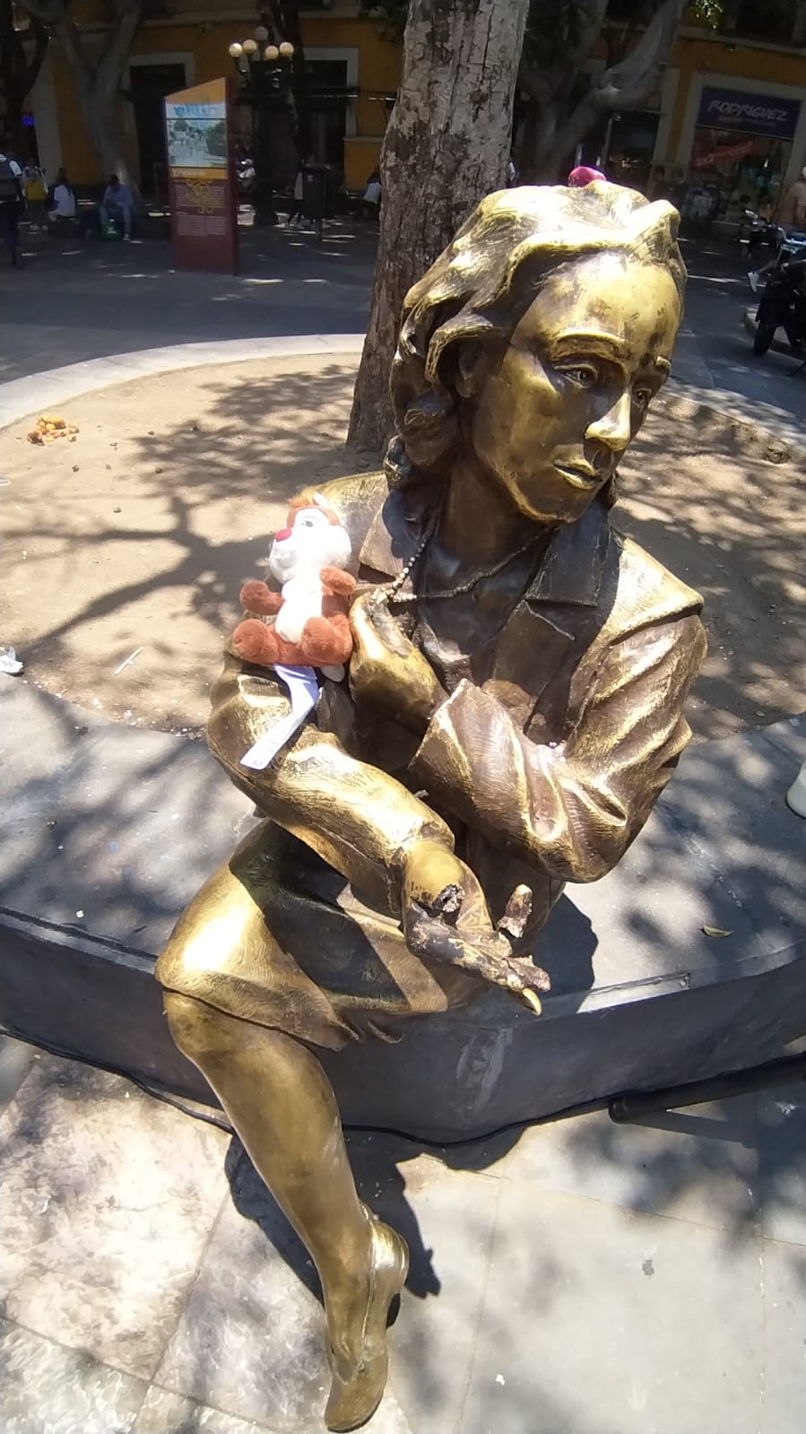 Pidieron que restauren y reubiquen la estatua colocada en homenaje a la escritora Elena Garro, ubicada en el Parque de San Luis