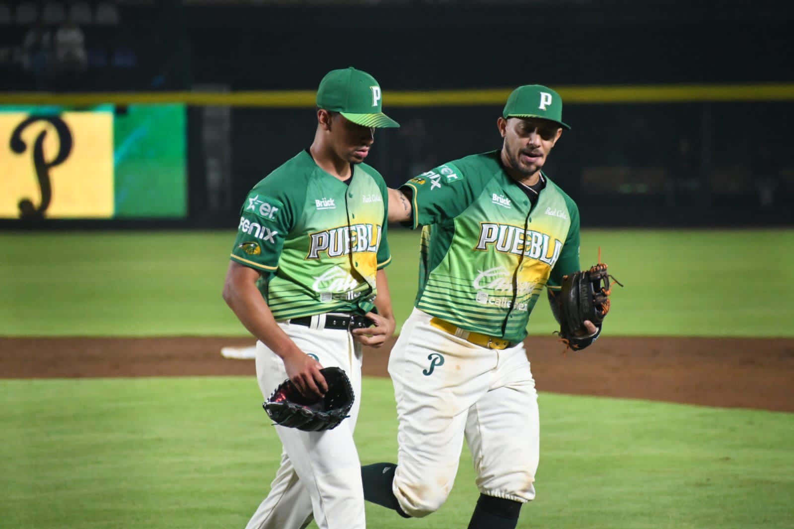 Ureña empujó cuatro carreras y Vargas caminó cinco entradas para llevar al triunfo a Pericos de Puebla de 11-3 sobre los Leones de Yucatán