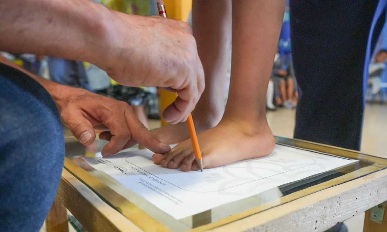 En conjunto con SEPE, se identifica planteles donde se entregarán los apoyos, posterior a la valoración, las plantillas ortopédicas se personalizan