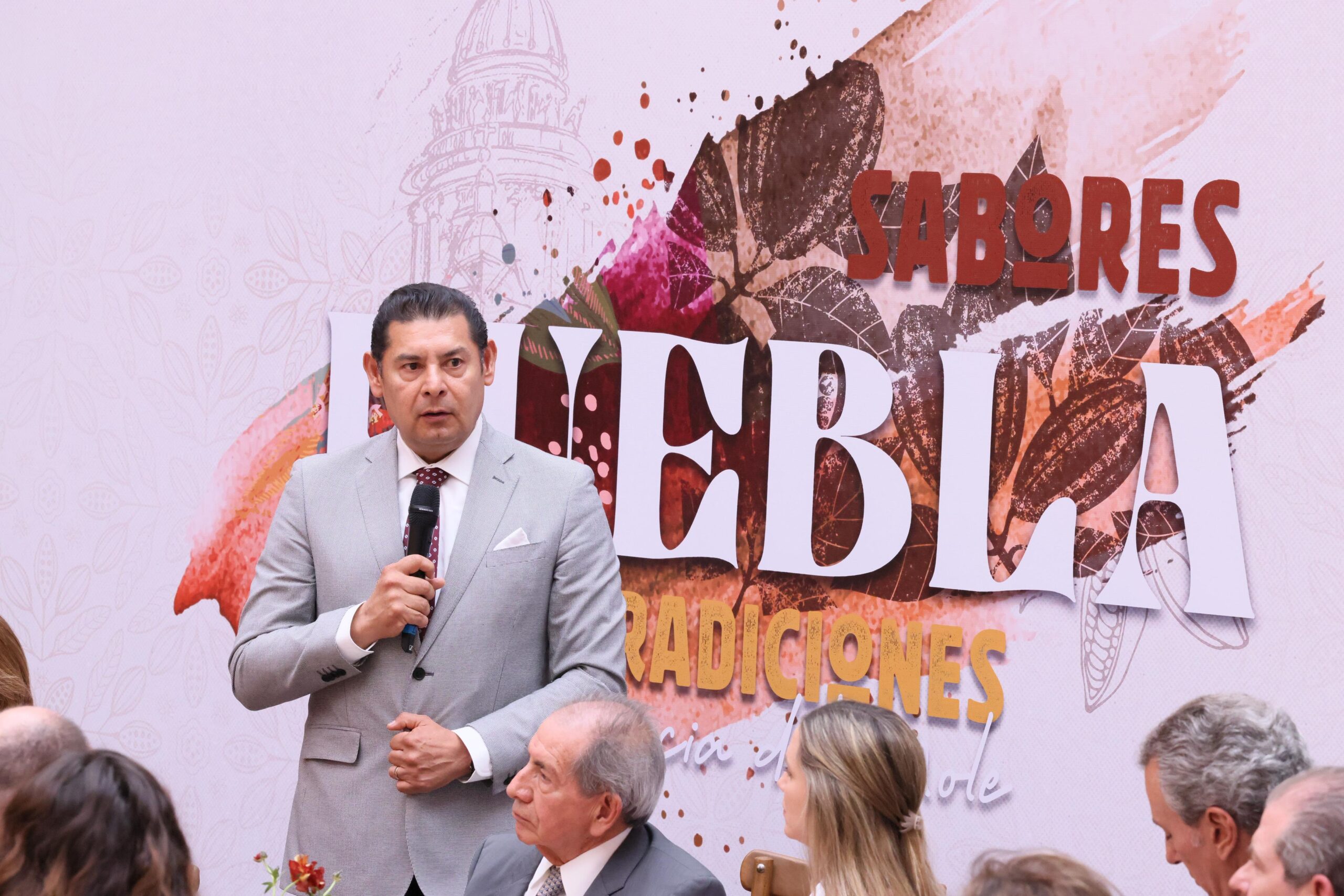 En la inauguración de la Ruta Gastronómica se destacó la participación de las cocineras, Teresa Jaimes de Tlatlauquitepec y doña Vicky de Cholula