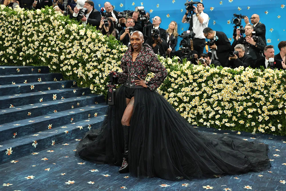 La Met Gala de este año recauda fondos para el Instituto del Vestuario del Museo Metropolitano, el tema de este año: “Tailored for You”
