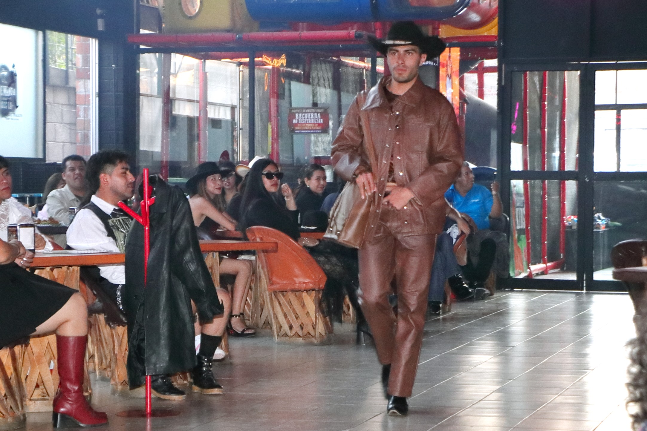 Las colecciones presentadas en Western Glam fueron elaboradas con biomateriales creados por los propios estudiantes