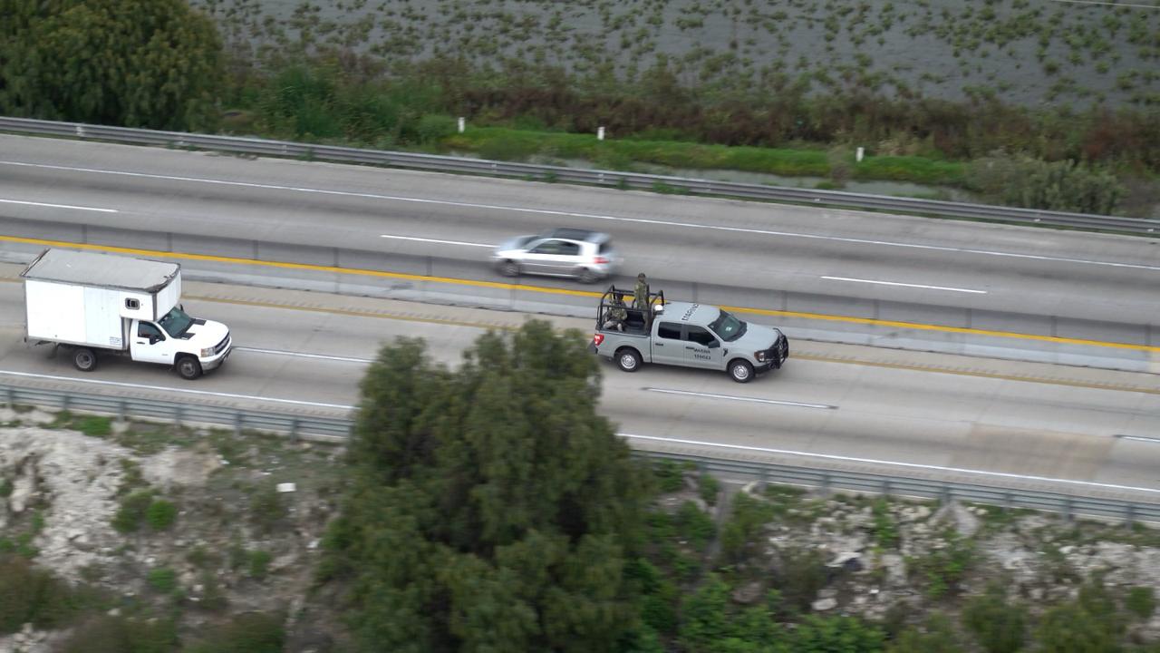 Los operativos de seguridad en las carreteras incluyen patrullajes por tierra y por aire, y recorridos por policías estatales en municipios