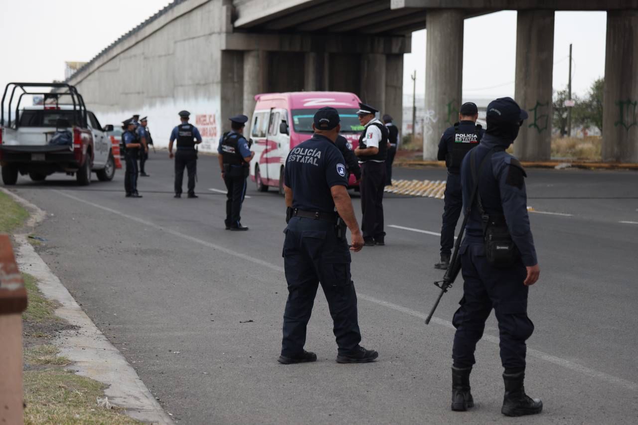 Además de la detención de las personas, la SSP Puebla también destaca el decomiso de 696 envoltorios que contenían droga