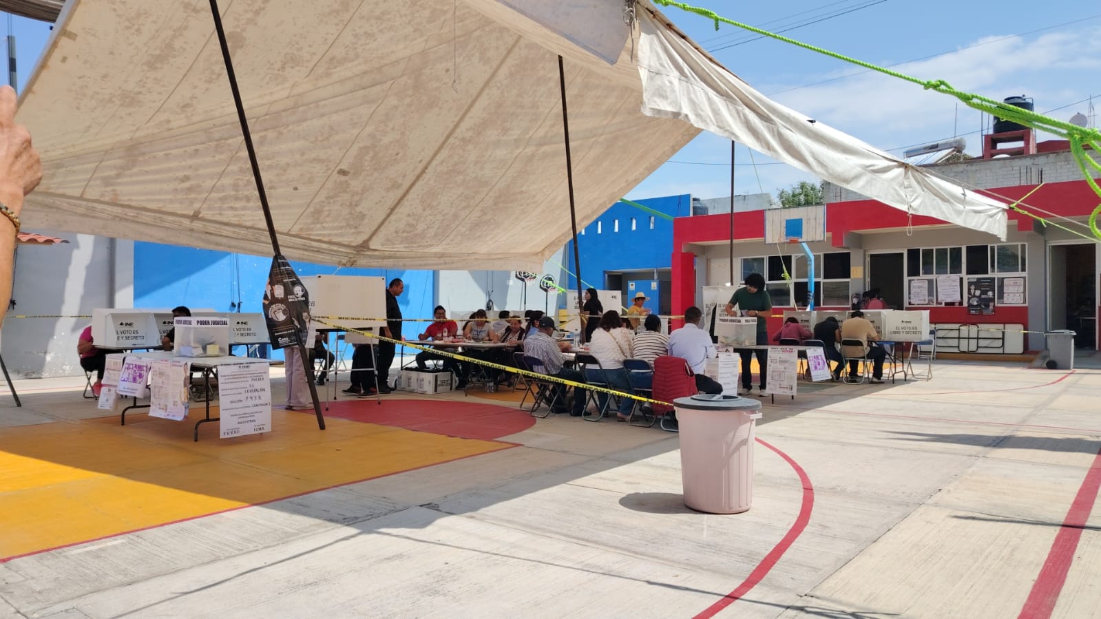 A pesar del despliegue logístico y de seguridad, la jornada electoral en Tehuacán se ha caracterizado por una baja participación ciudadana