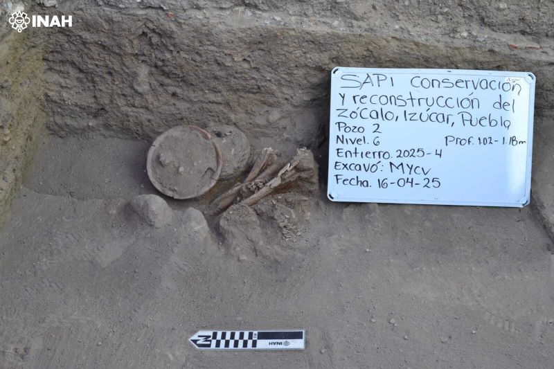 En el área del quiosco del Zócalo de Izúcar se excavaron tres pozos de sondeo, en los cuales se recuperaron las cinco osamentas humanas