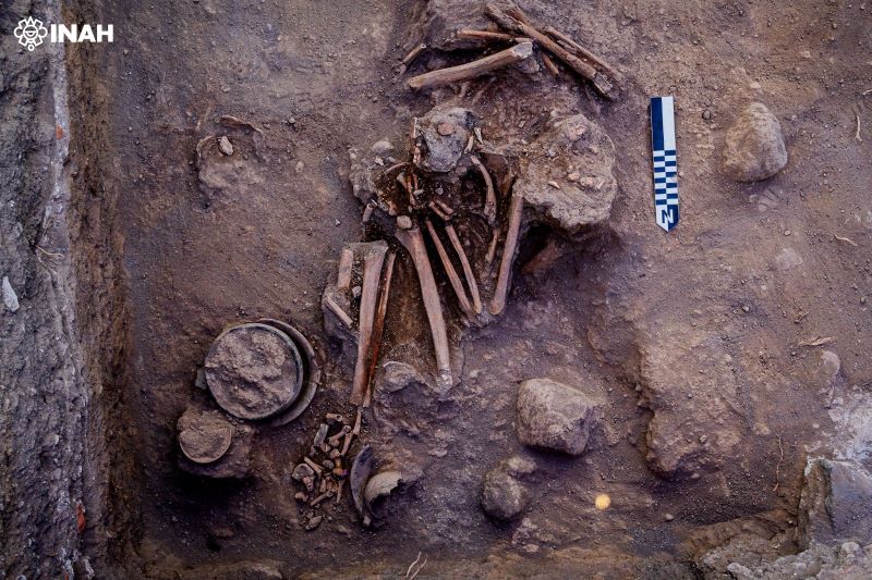 En el área del quiosco del Zócalo de Izúcar se excavaron tres pozos de sondeo, en los cuales se recuperaron las cinco osamentas humanas