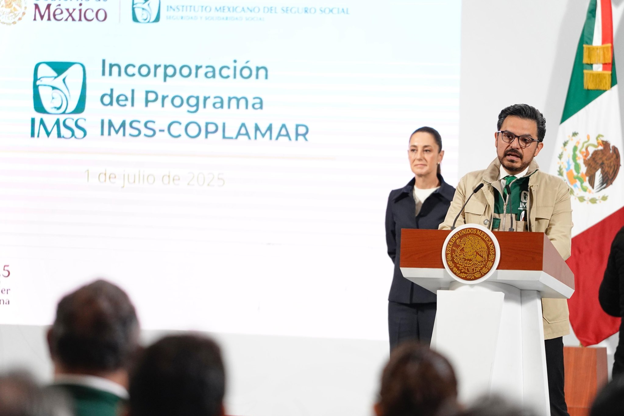 El director del IMSS, Zoé Robledo Aburto, precisó que con este decreto se sumarán a esta institución 81 hospitales en 19 estados