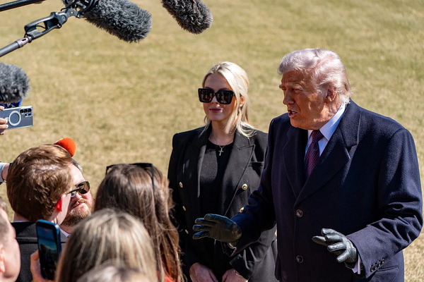 Trump sugiere que su gobierno podría impulsar una «toma de control amistosa» de Cuba