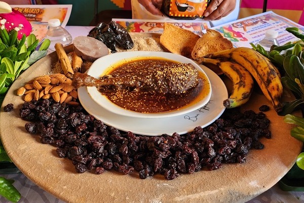 DÓNDE IR | ¡Prepara tu paladar! Habrá Festival del Mole en Santiago Miahuatlán el próximo 8 de marzo