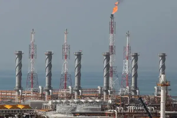 Aumentan precios del petróleo por guerra en Medio Oriente; supera los 119 dólares por barril